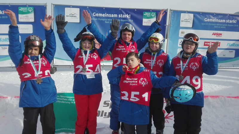 Erfolgreiche Athleten: Die Schülerinnen und Schüler der Wicherschule sicherten sich bei den Special Olympics Winterspielen gleich sechs Medaillen.
